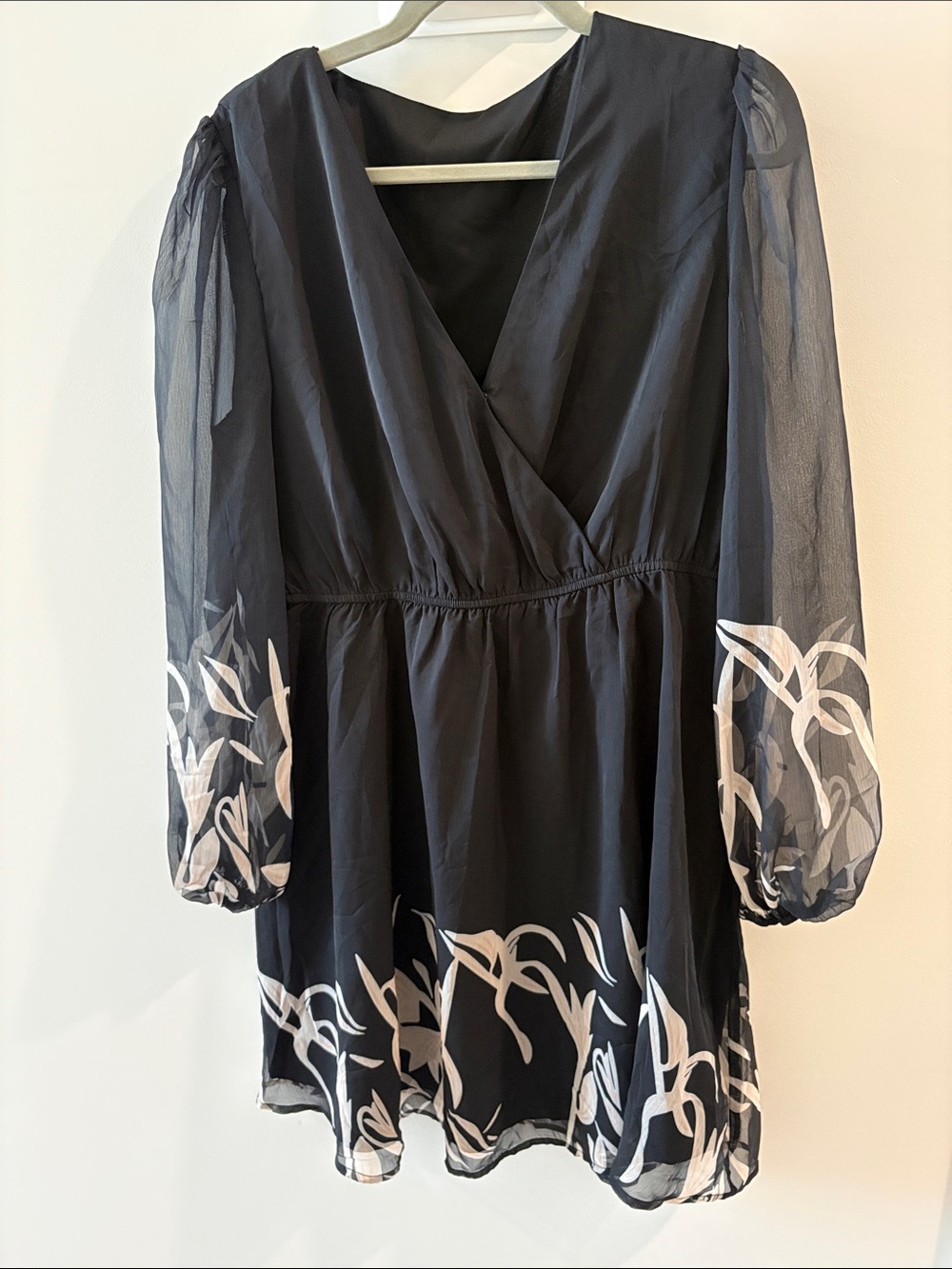 NWT Cupshe Black V-Neck Sheer-Sleeve Floral Trim Dress